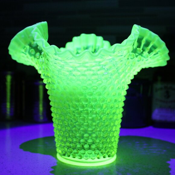 Topaz Opalescent Triangle Vase - Picture 10 of 14